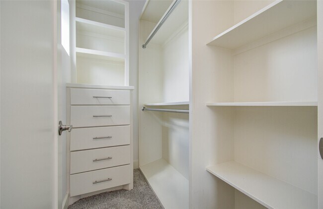 Building Photo - 4311 Marina St