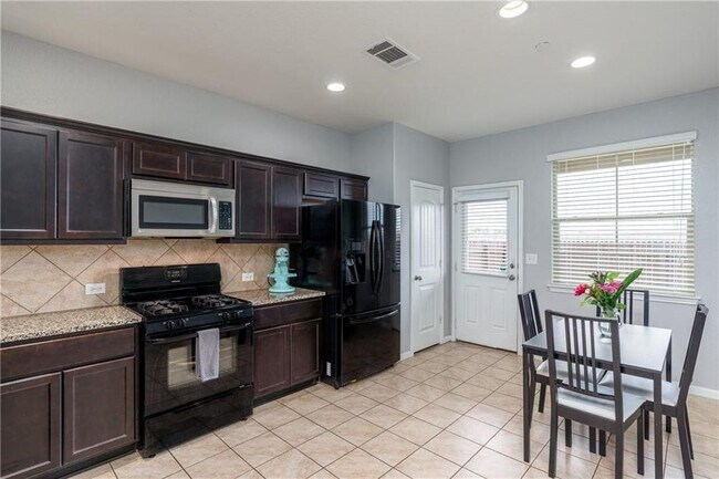 Building Photo - 2880 Donnell Dr
