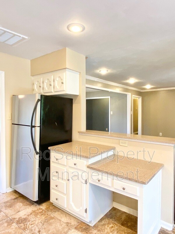 Building Photo - 802 Tiverton Pl