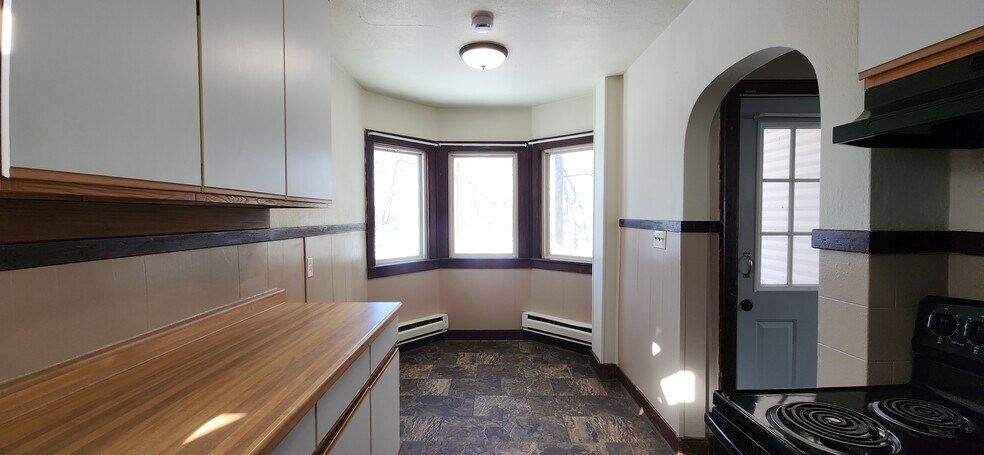 Building Photo - 2238 West Ave S