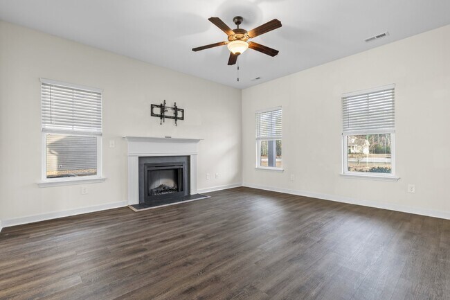 Building Photo - Evans Crossing