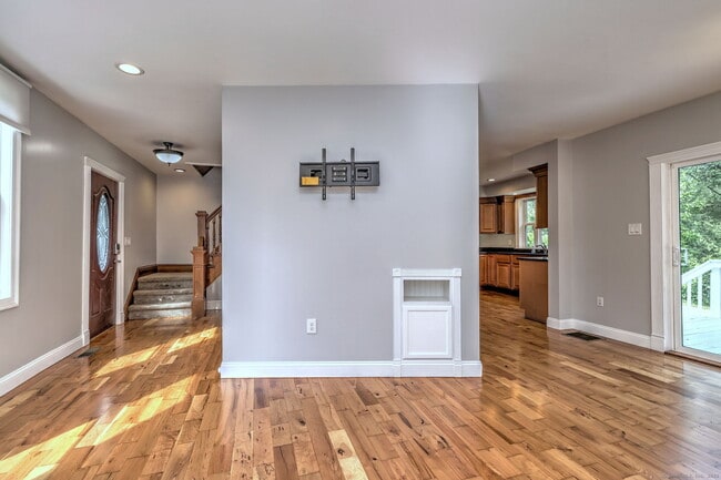 Building Photo - 64 Parker Terrace Ext