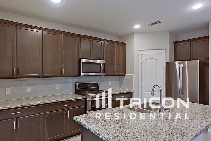 Building Photo - 1569 Ferguson Dr