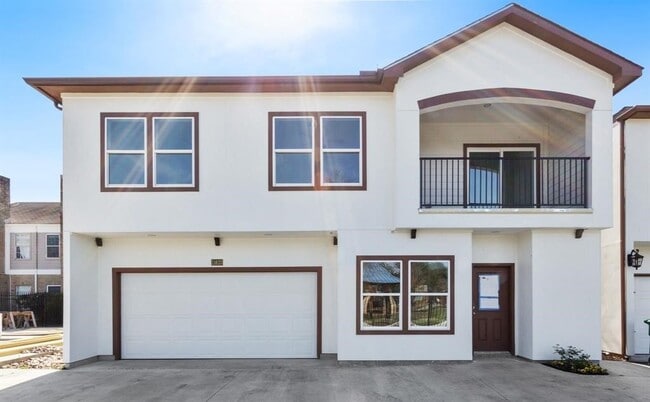 Primary Photo - 11623 Waldemar Dr