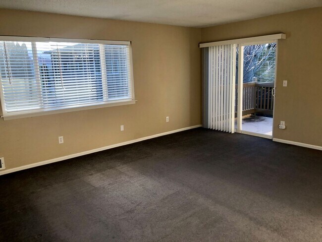 Building Photo - Application Pending - 2 Bedroom Condo for Rent - Hood River