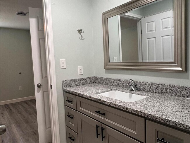 Building Photo - 22061 Russell Dr