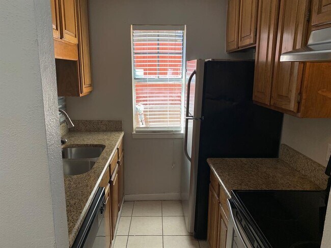 Building Photo - 5114 Bryan St