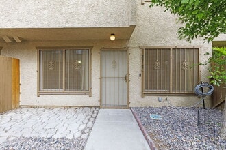 Building Photo - "Charming 3-Bedroom Townhouse Oasis with 2 Full Baths in Las Vegas – 1220 Sq Ft of Comfortable Li...