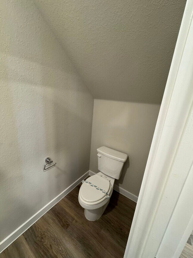 Building Photo - 200 White Water Dr