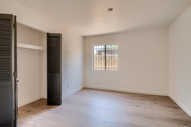Large Closets - 5319 E Beverly Fair Dr