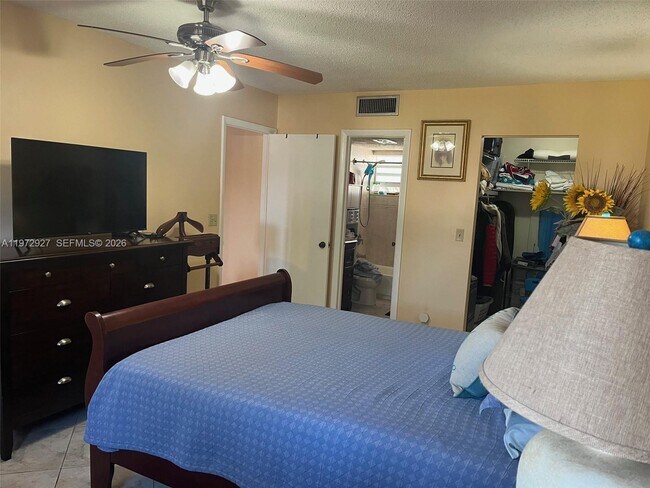 Building Photo - 752 Lori Dr