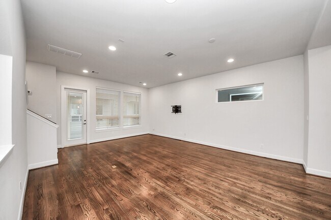 Building Photo - 325 Eado Park Cir