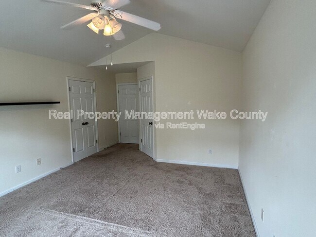Building Photo - 2500 Valley Haven Dr
