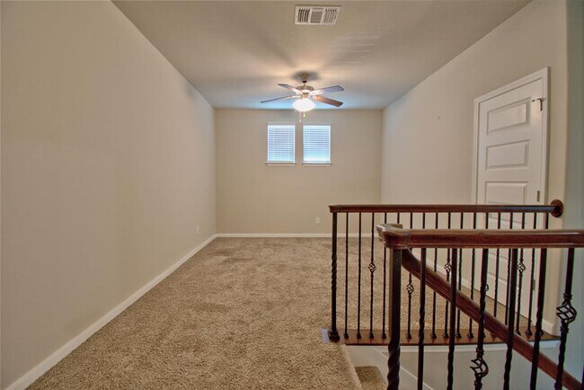 Building Photo - 504 Hummingbird Ln