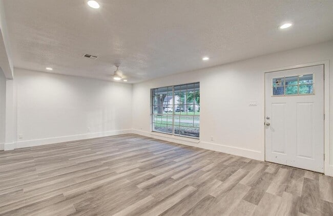 Building Photo - 607 Jeb Stuart Ln