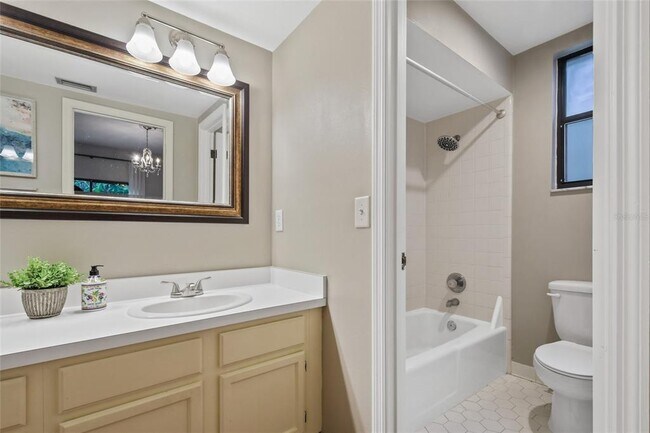 Building Photo - 1094 Azalea Ln