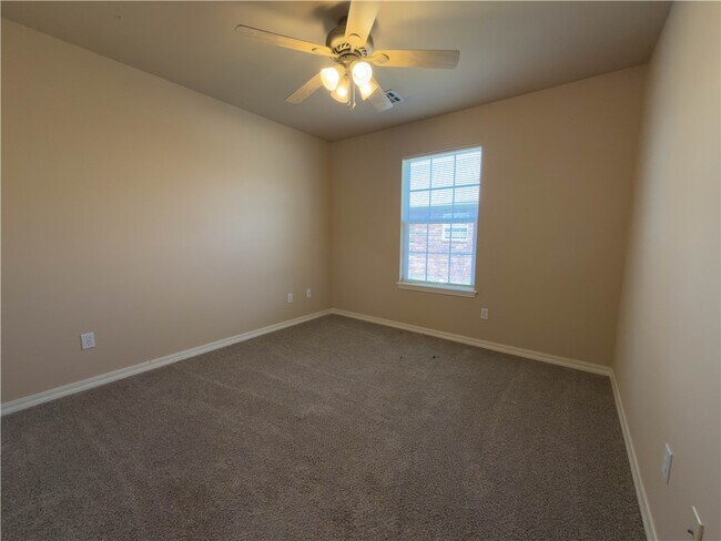 Building Photo - 3706 SW Hansom Loop