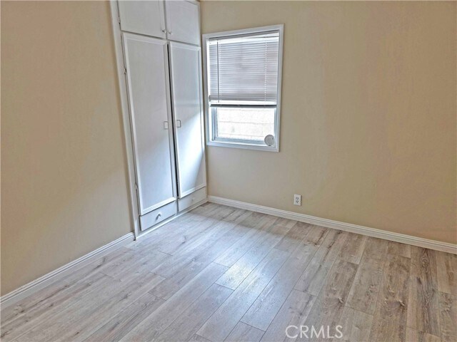 Building Photo - 905 S Dodsworth Ave