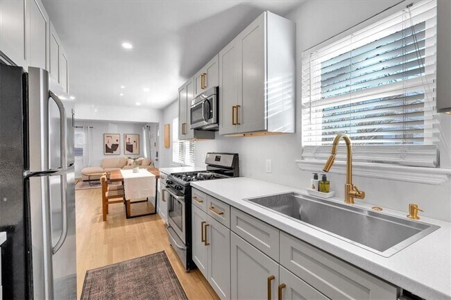 Building Photo - 1520 Foote St NE