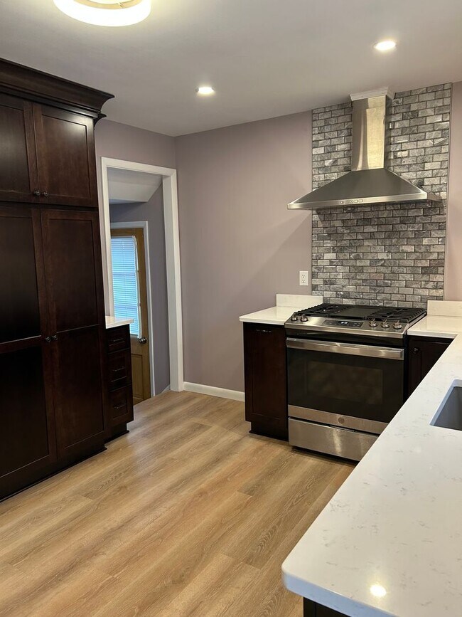 Building Photo - Brick Ranch for Rent in Mayfield HTS walking distance to Golden Gate Plaza