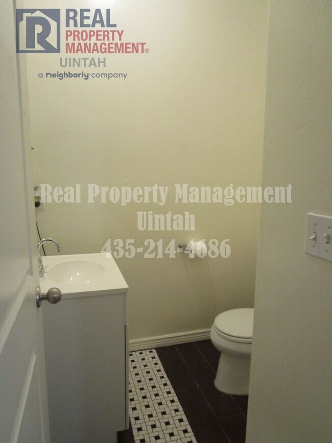 Building Photo - 393 E 600 S