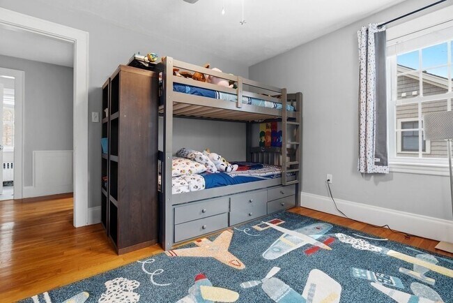 Building Photo - 859 Fellsway W