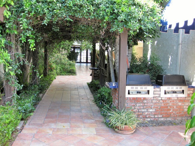 Building Photo - 18530 Hatteras St