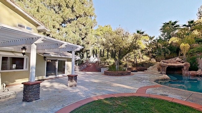 Building Photo - Large 4 Bedroom House with Pebble Bottom Pool - Backyard Oasis!