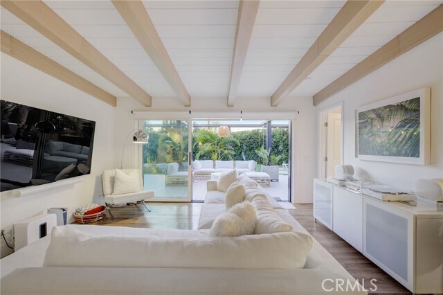 Building Photo - 8161 Encino Ave