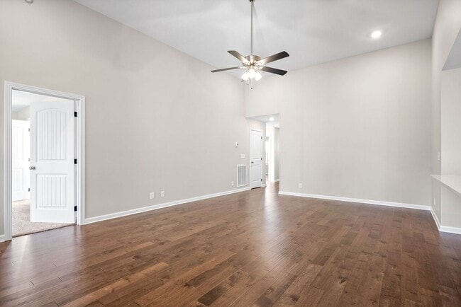 Building Photo - Pet Friendly Three Bedroom!