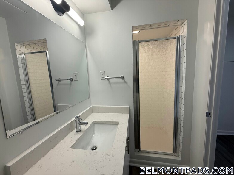 Building Photo - 53 Hill Rd