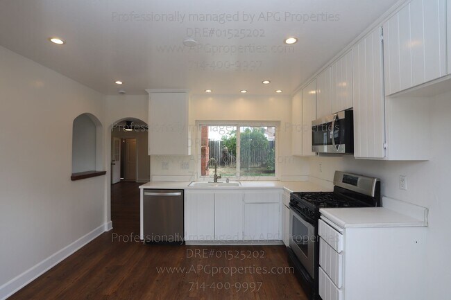 Building Photo - 25502 McIntyre St