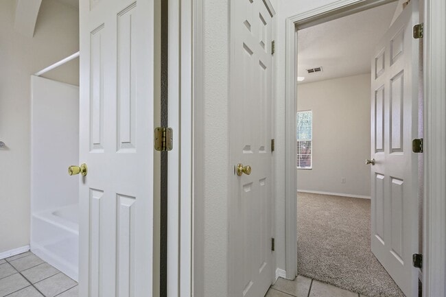 Building Photo - Conveniently Located 4 Bedroom 2 Bath Home