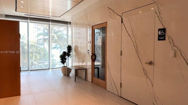 Building Photo - 460 NE 28th St