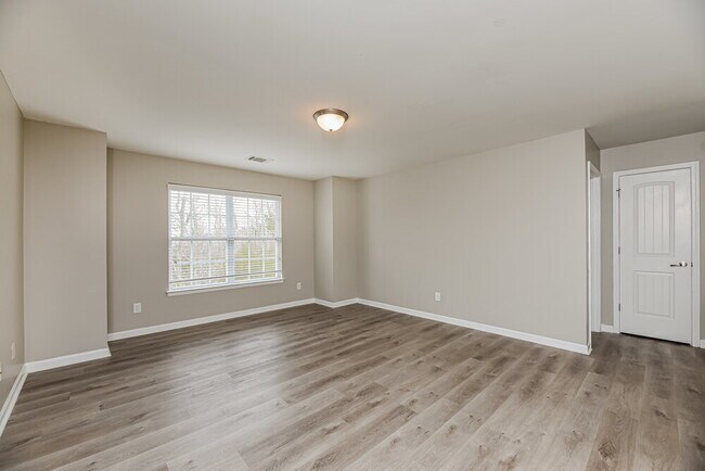 Building Photo - 163 Lyndhurst Dr