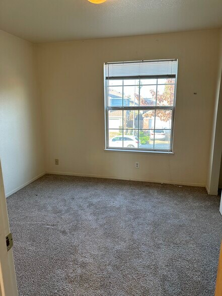 Building Photo - 1003 Kate Linde Cir