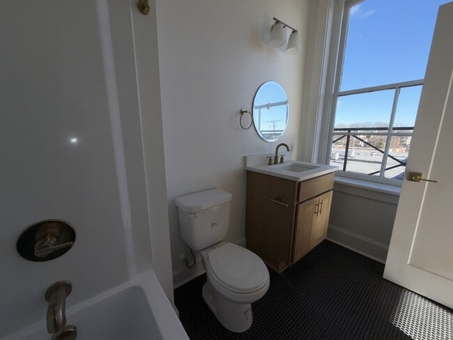 Building Photo - 901 Fifth Street - 301