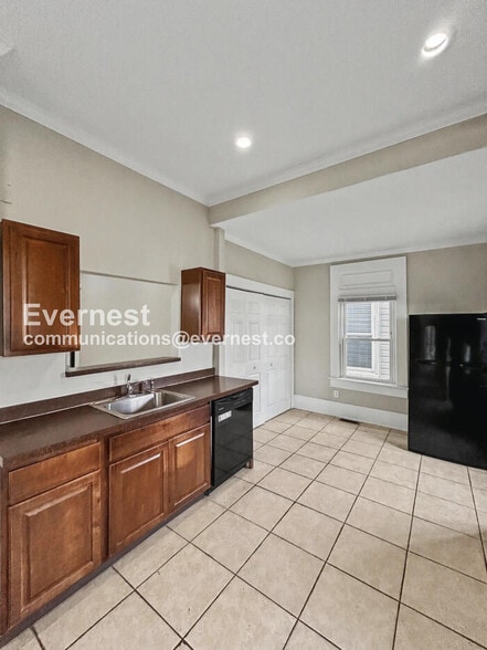 Building Photo - 1304 Oakwood Ave