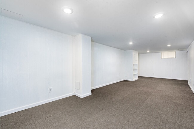 Building Photo - 9429 Harold Dr