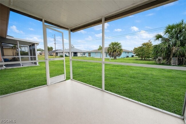 Building Photo - 633 SE 12th Ct