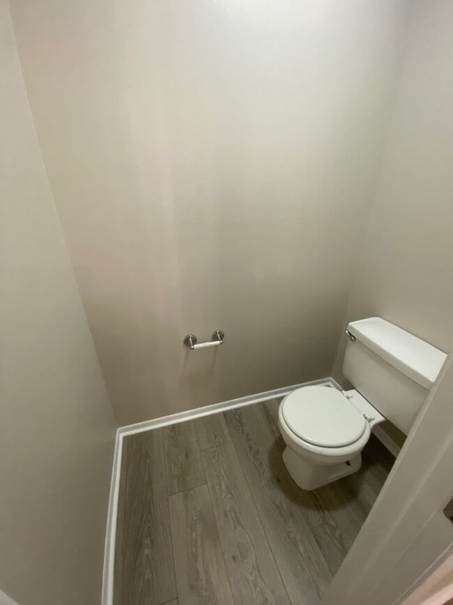 Building Photo - MOVE-IN SPECIAL-WONDERFUL 3/2.5 Home with 1 car garage-UCF Area
