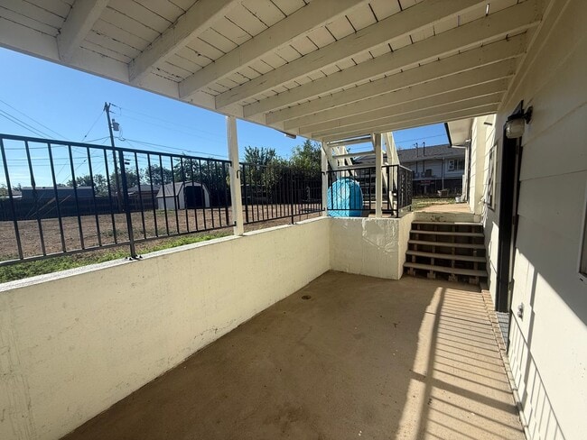 Building Photo - 8886-8888 N Lowell Blvd