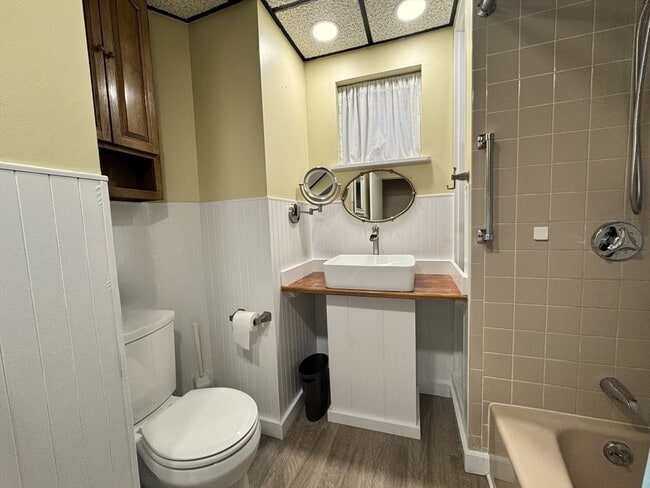 Building Photo - 22 Dana St