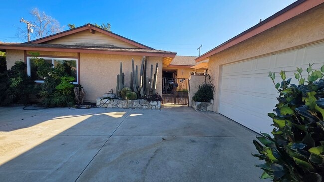 Building Photo - Spacious 4-Bedroom 2 Bath Home with a Large, Serene Backyard and Courtyard.
