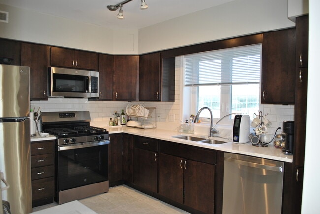 Building Photo - 5005 Warren St