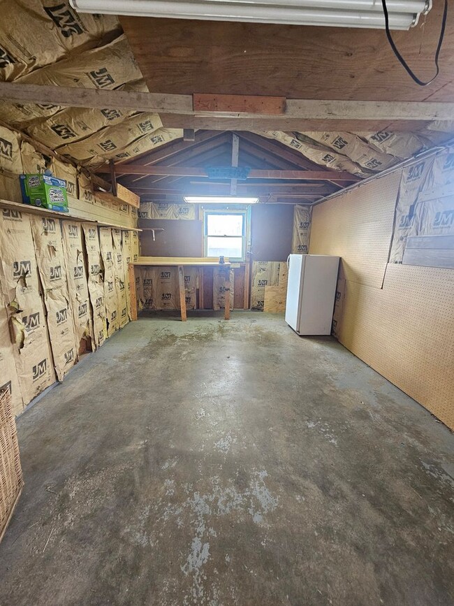 Building Photo - 4 BED | 2 BATH | SINGLE-FAMILY HOME | NORT...