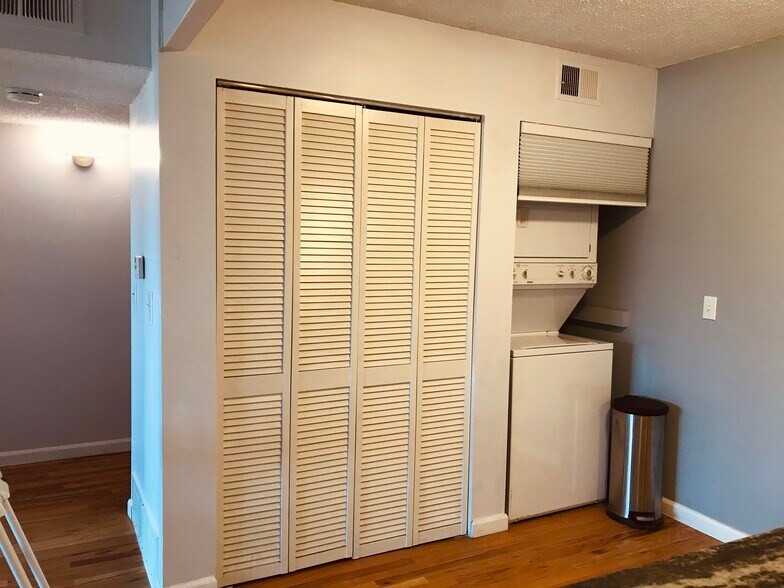 Building Photo - 7080 W 20th Ave