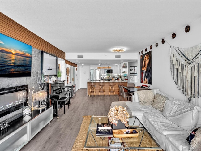 Building Photo - 665 NE 25th St