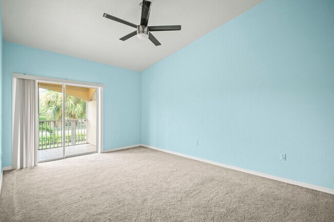 Building Photo - Fully renovated 2 bedrooms 2 baths Condo i...