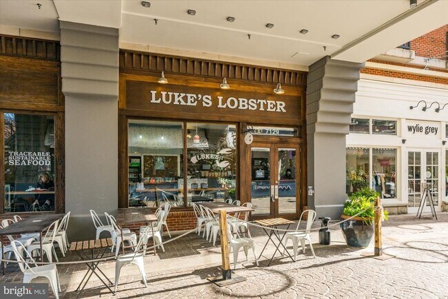 Building Photo - 4915 Hampden Ln